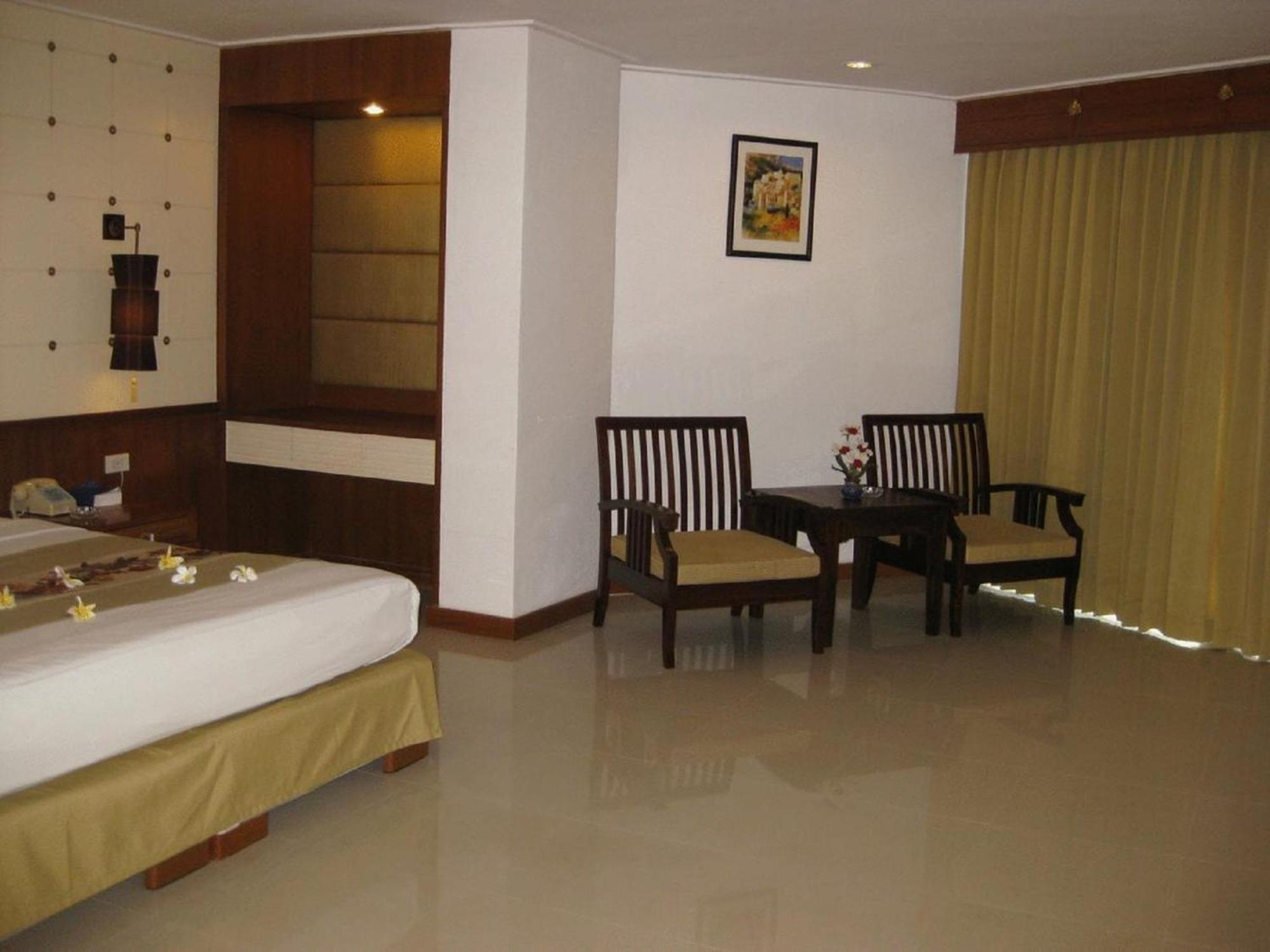 Royal Twins Palace Hotel Pattaya Exterior photo