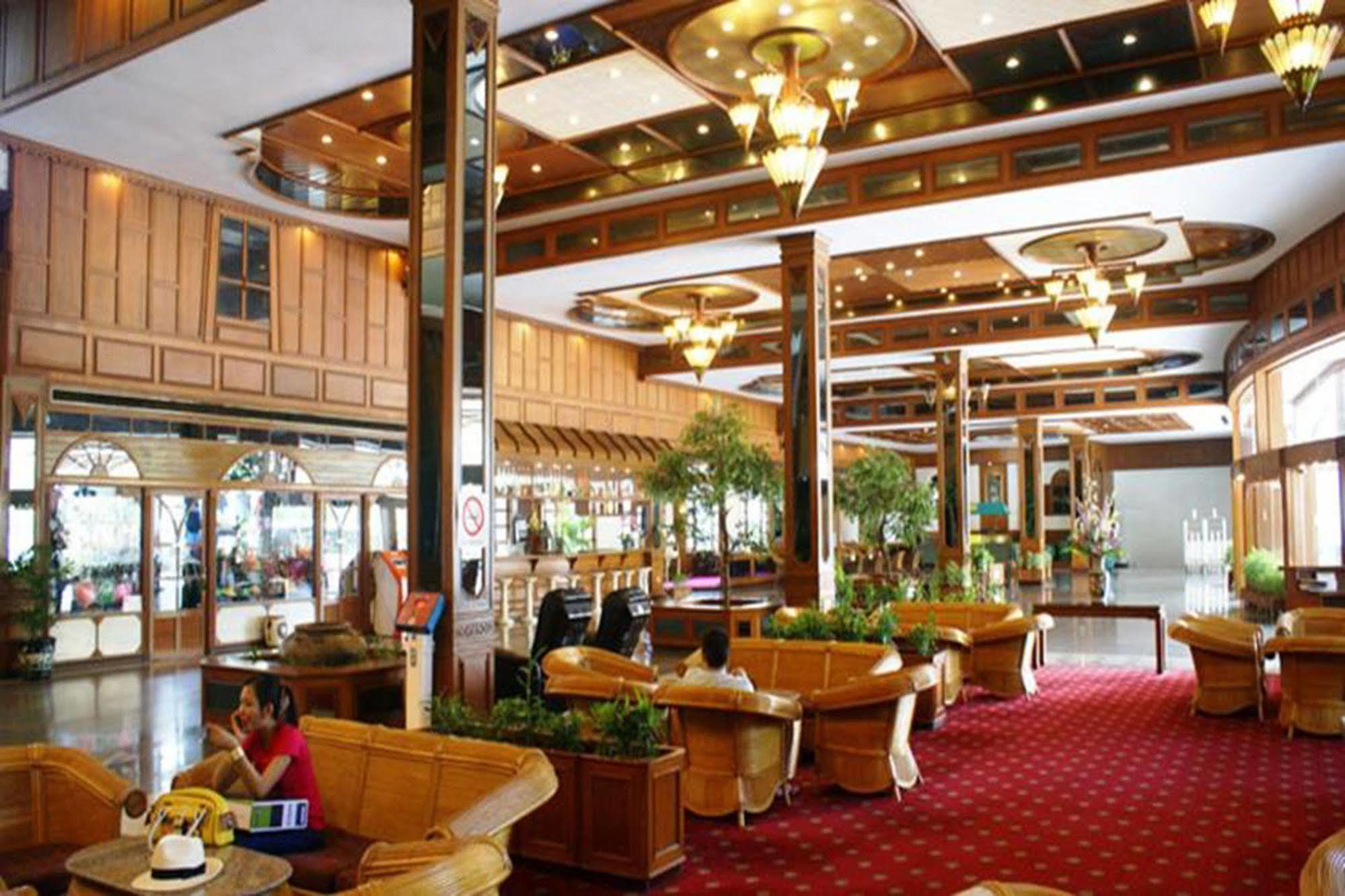 Royal Twins Palace Hotel Pattaya Exterior photo