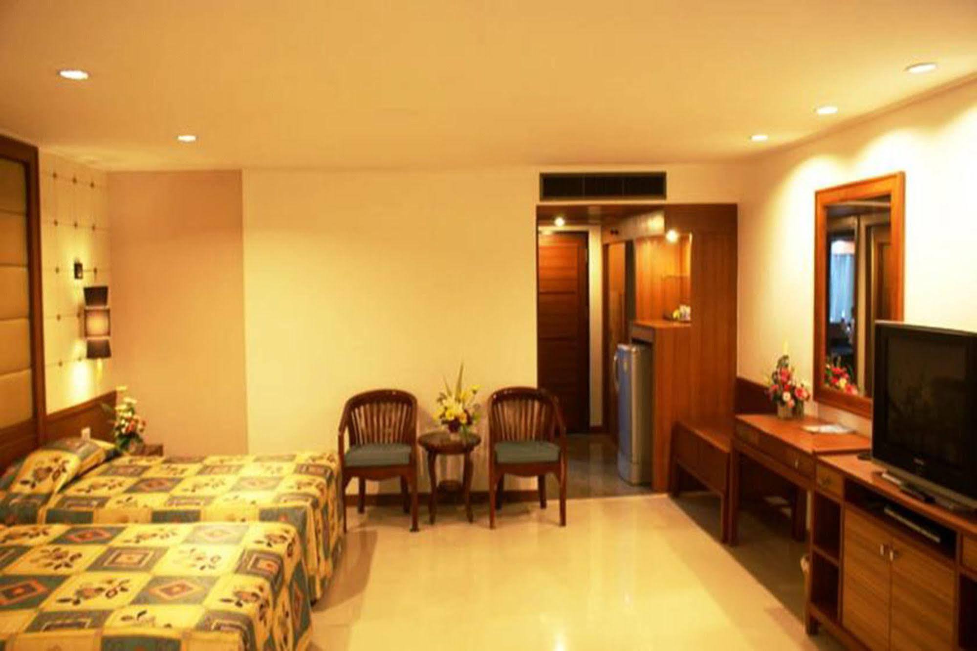 Royal Twins Palace Hotel Pattaya Exterior photo