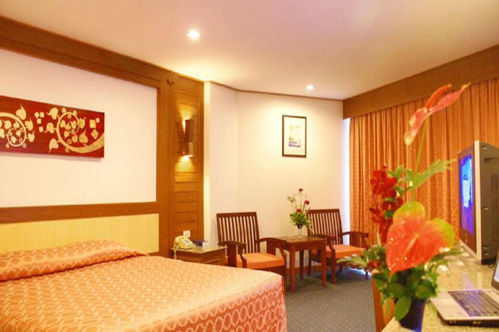 Royal Twins Palace Hotel Pattaya Exterior photo